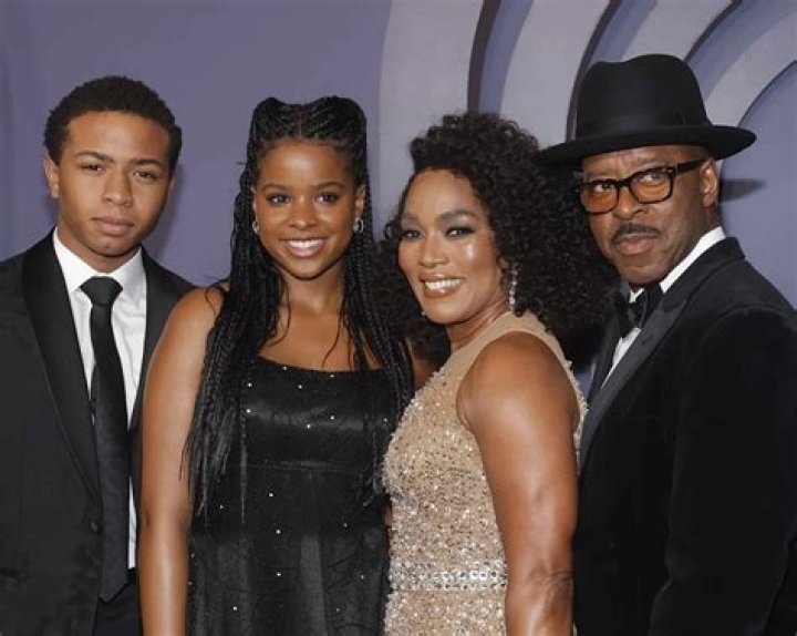 Angela RobinsonWitherspoon Wiki, Age, Kids & Facts About John