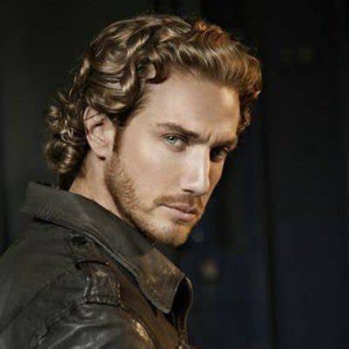 Eugenio Siller interpreta a Javier Bol&iacute;var/Nicol&aacute;s N&uacute;&ntilde;ez en Reina de