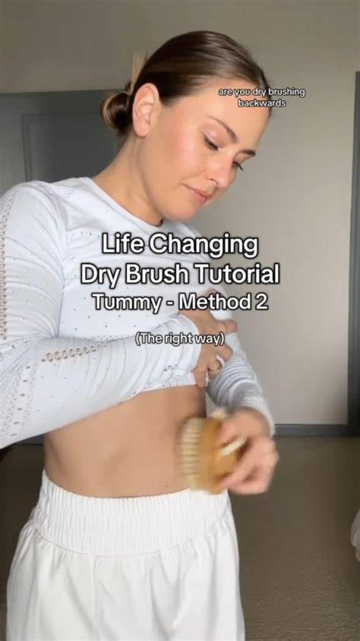How To Dry Brush Your Stomach For A Transformed Physique